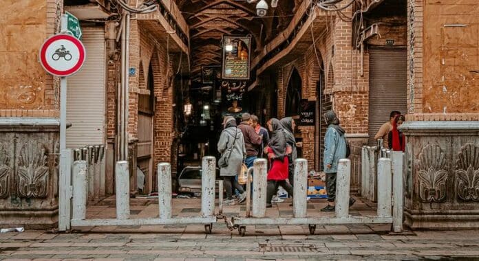 El Gobierno de Irán sigue intensificando sus esfuerzos para restringir los derechos de las mujeres y las niñas