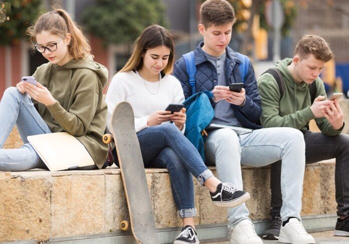 Espejos digitales: cómo impactan los likes, la belleza canónica y un cuerpo musculado en la autoimagen de los adolescentes