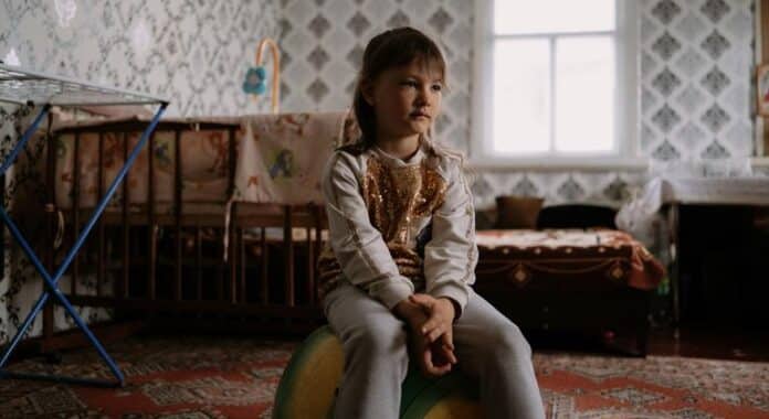 Ucrania: 737.000 niños han sido desplazados por las hostilidades y más de un tercio aún asiste a la escuela