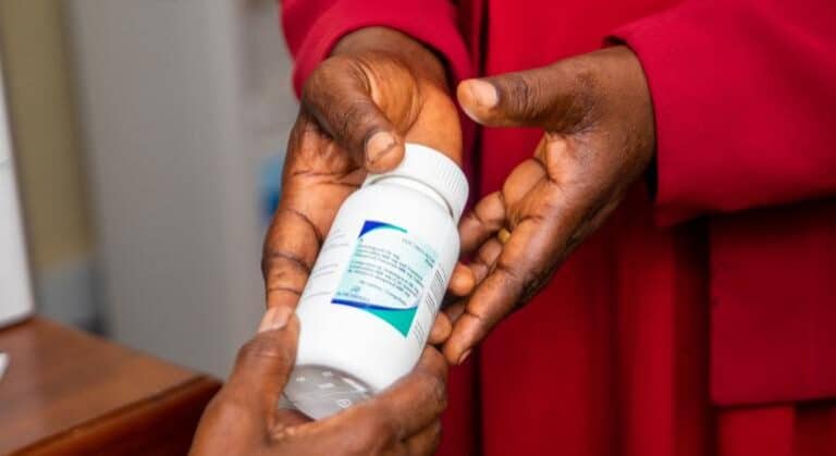 ONUSIDA advierte de una vuelta a la mortalidad de los 90 por el VIH si EE.UU. no restablece la financiación