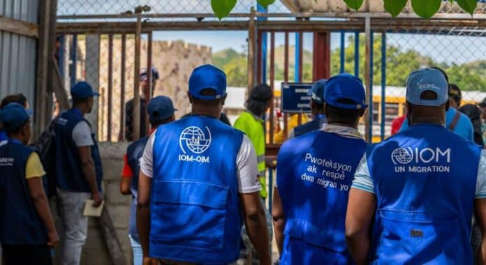 Una rebaja de la financiación sin precedentes lleva a la agencia para los migrantes a recortar sus proyectos