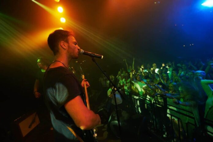 PRIXMAPRO señala los beneficios de contratar música en vivo para eventos