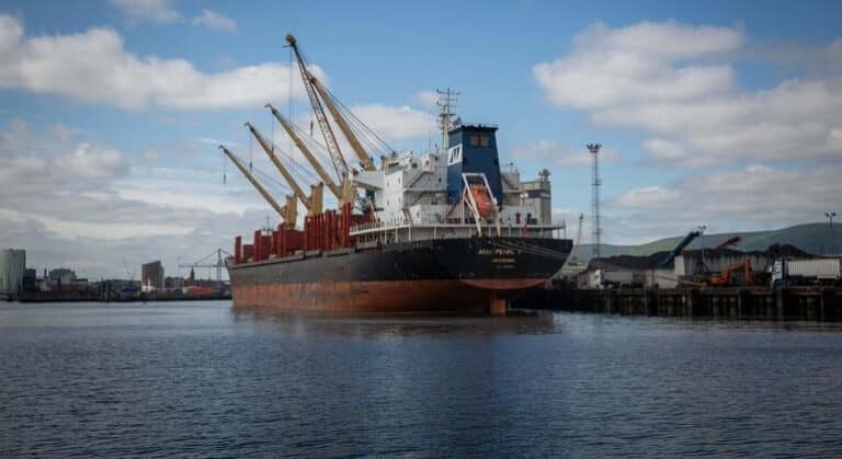 Llegan a un acuerdo sobre emisiones netas nulas para el transporte marítimo