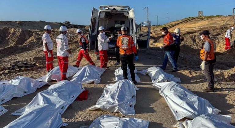 Gaza: Un paramédico sigue desaparecido desde la matanza de 15 trabajadores humanitarios