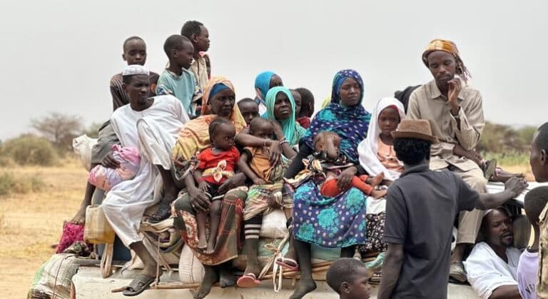 Cientos de miles de personas se desplazan a causa de la violencia en el Darfur del Norte
