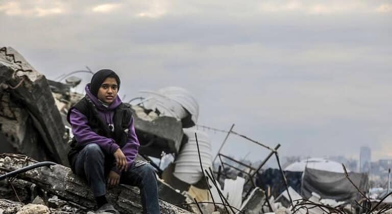 El bloqueo israelí de Gaza puede equivaler a utilizar la hambruna como método de guerra, asegura Türk