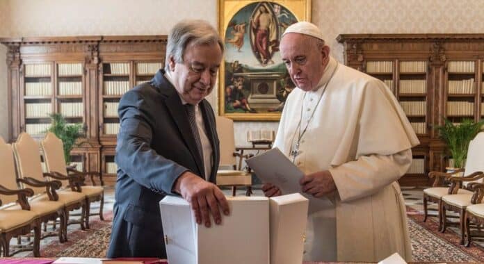 El Secretario General elogia al Papa Francisco como “una voz trascendental para la paz”