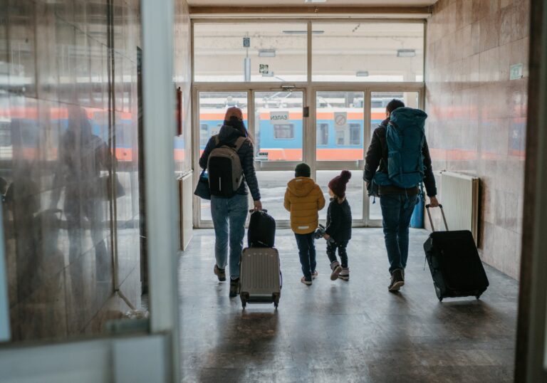 La Dra. Sánchez, pediatra, explica qué es la enuresis y cómo afecta a los desplazamientos en Semana Santa