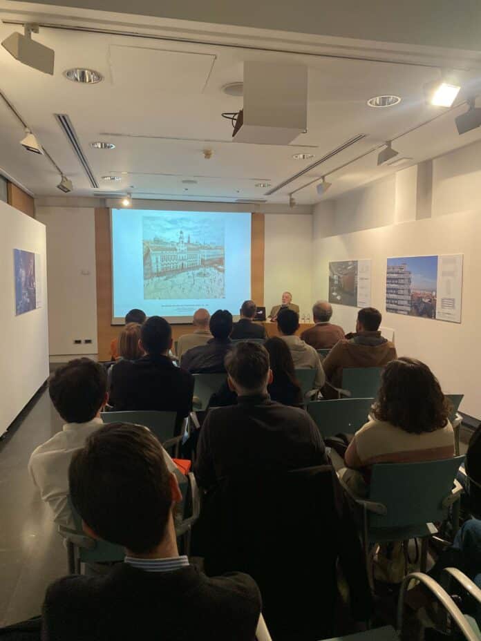 El arquitecto José Ignacio Linazasoro repasa sus proyectos más emblemáticos en el XVI ciclo de conferencias 'Chispazos de talento'