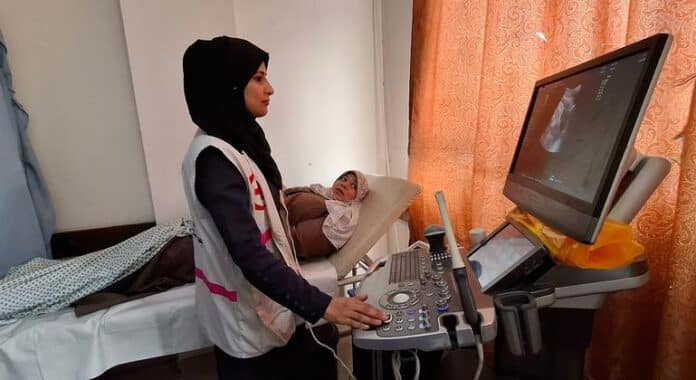 Mortalidad materna, Gaza, Haití... Las noticias del lunes