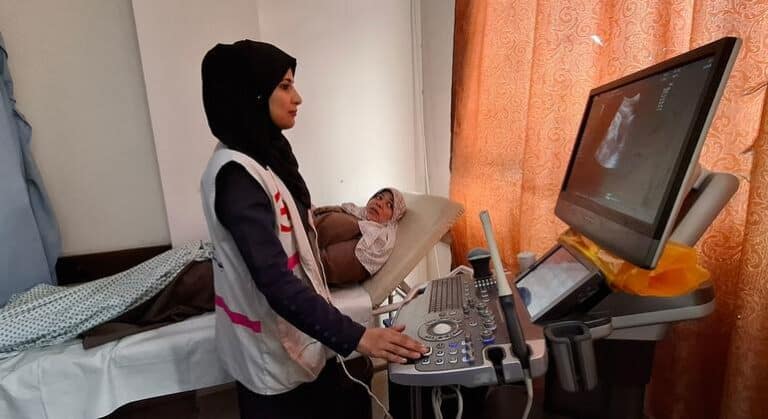 Mortalidad materna, Gaza, Haití... Las noticias del lunes