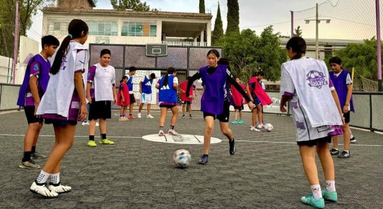 Cancha Violeta, el sueño de un México mejor a base de feminismo y fútbol