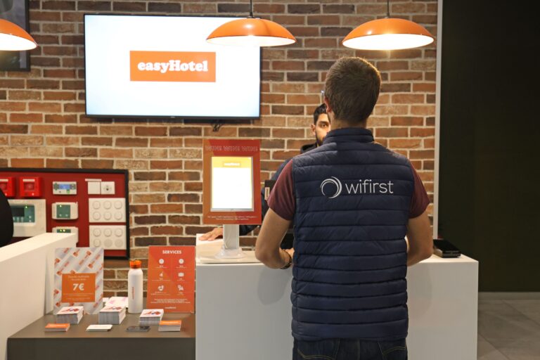 easyHotel elige a Wifirst en España