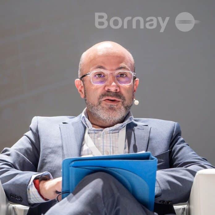 J.D.D. Bornay: "Un crecimiento desordenado del autoconsumo sin acompañamiento normativo ágil son las posibles causas del colapso energético"