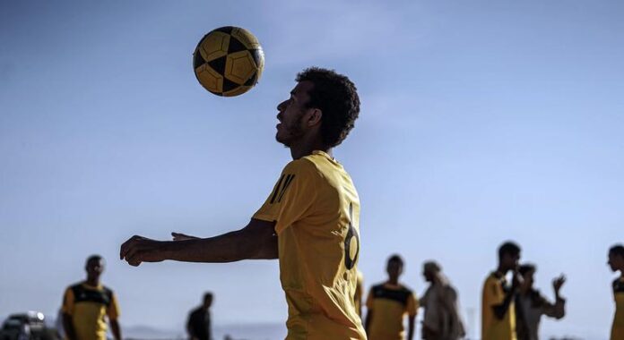 El fútbol da vida a los campos de Yemen