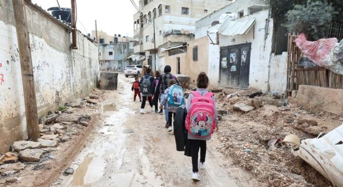 Escuelas de UNRWA, hambre en Gaza, indígenas en Guatemala... Las noticias del jueves