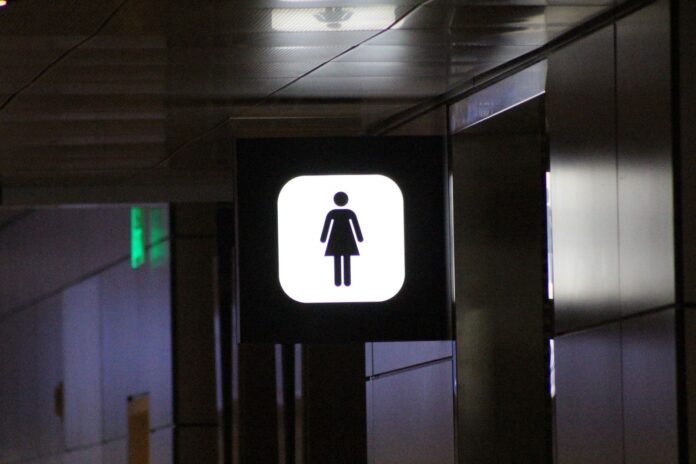 Casi la mitad de las mujeres reconoce haber necesitado productos de higiene menstrual en espacios públicos sin poder acceder a ellos
