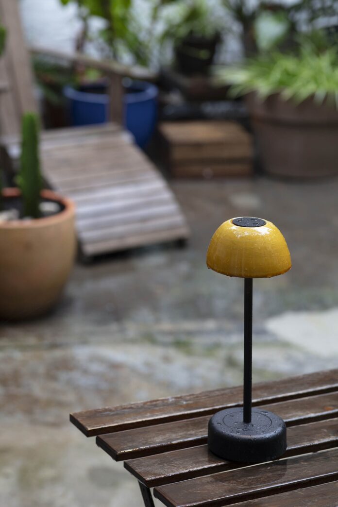 Luxcambra presenta la lámpara portátil Absidiola: diseño de Jordi Llopis con artesanía sostenible es perfecta para cualquier tipo de espacio, ya sea en interiores o exteriores
