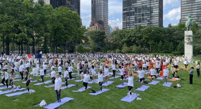 Día del Yoga en la ONU: Haciéndose eco del mensaje «Una Tierra, una salud»