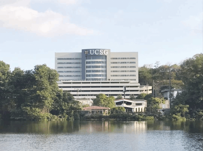 La Universidad Católica de Santiago de Guayaquil con el Grupo Doctrina Qualitas