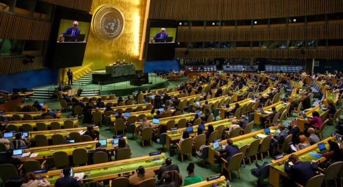 Gaza: La Asamblea General adopta abrumadoramente una resolución que exige el alto el fuego y pide que Israel rinda cuentas