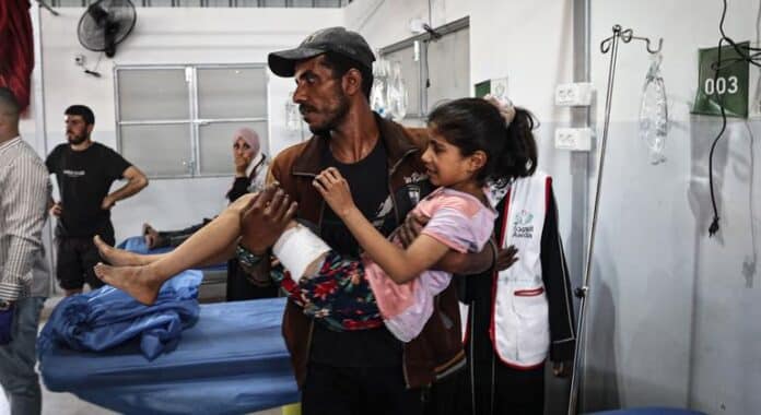 Desnutridos por la falta de comida, ahora los niños de Gaza afrontan morir por la falta de agua