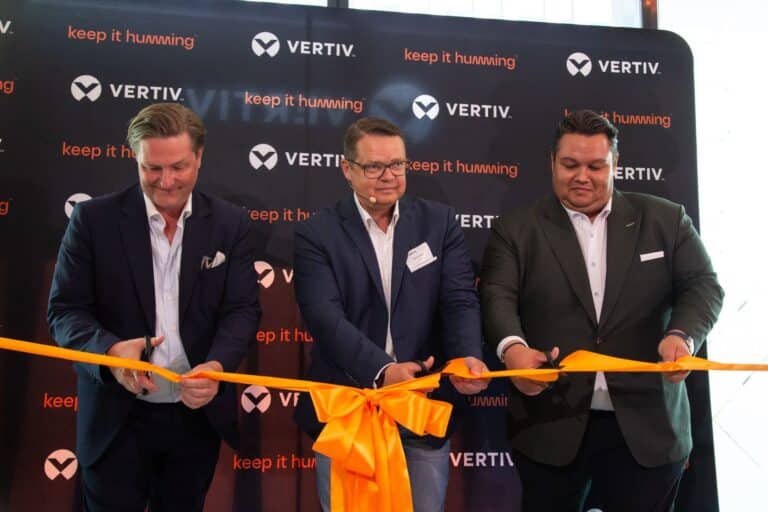 Impulsando la infraestructura crítica mediante el talento: Vertiv inaugura un nuevo centro Vertiv Academy en Frankfurt