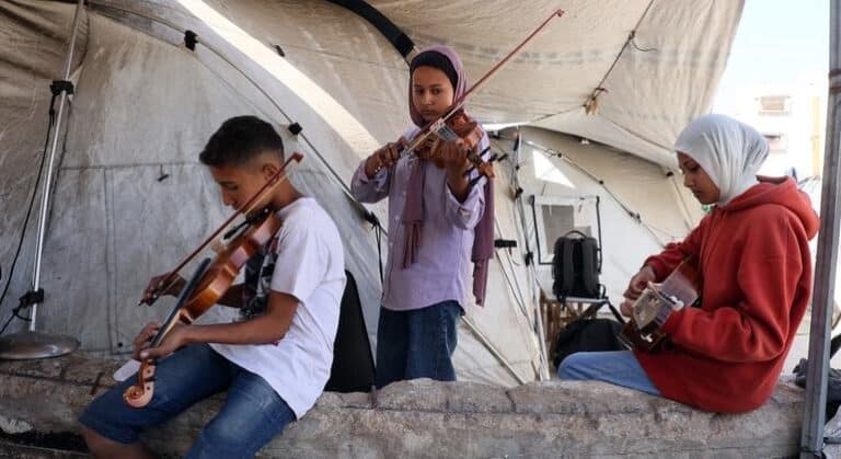 Canciones de esperanza surgen de las ruinas de Gaza