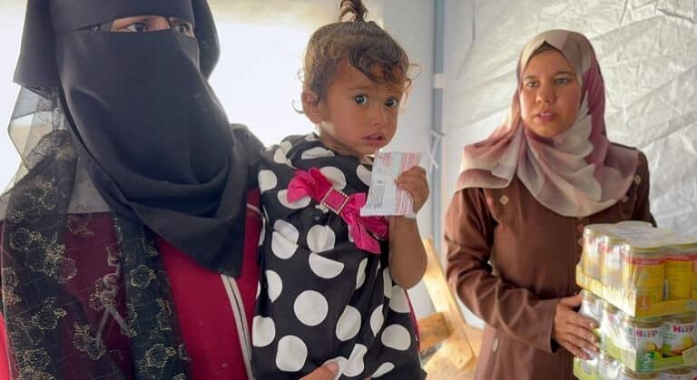 Niños desnutridos en Gaza, confinados en Colombia, Guatemala... Las noticias del jueves