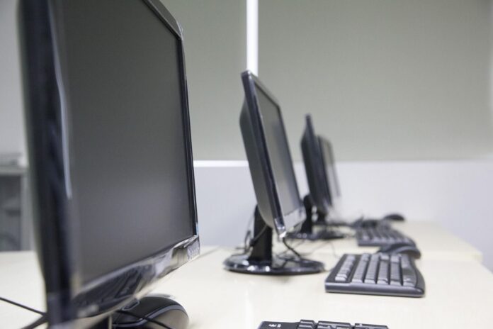 Redkom Computers amplía sus servicios de mantenimiento informático con soluciones integrales de factura electrónica para pymes y autónomos