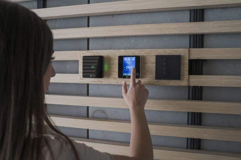 Síntomas por mala calidad del aire en el trabajo: el 74% de los trabajadores españoles los ha padecido