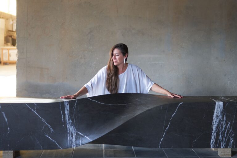 Verónica Mar esculpe la energía invisible inspirada en la naturaleza y presenta ‘Echoes of water’ en NY