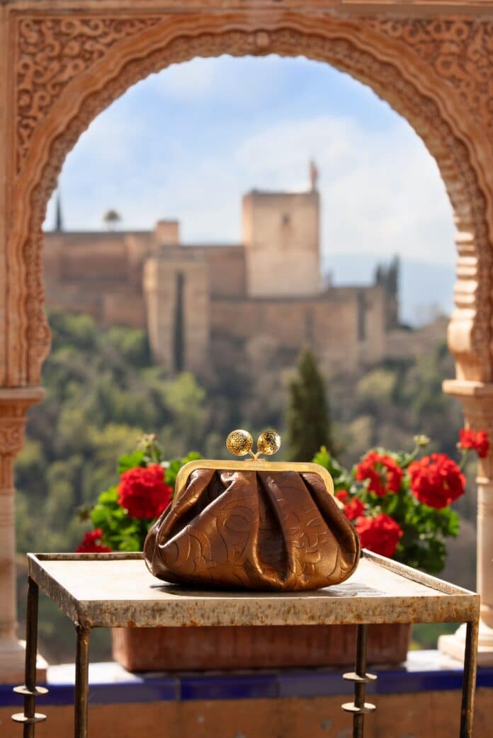 Weekend MaxMara presenta Pasticcino Bag World Tour Spanish Heritage