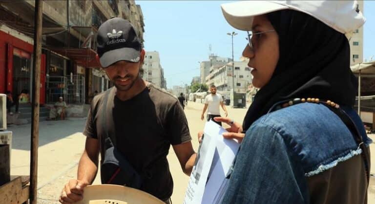 Anwar busca a su hermano desaparecido en Gaza, igual que muchas familias