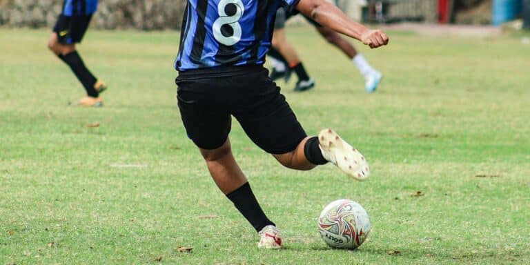 Beneficios y riesgos del fútbol como práctica deportiva, analizados por el Dr. Eduardo Alegría, cardiólogo de Policlínica Gipuzkoa y responsable de los chequeos deportivos de la Real Sociedad