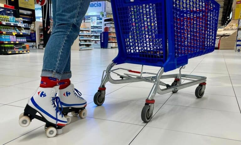 Carrefour cumple el sueño de muchos españoles: patinar por el hipermercado será posible
