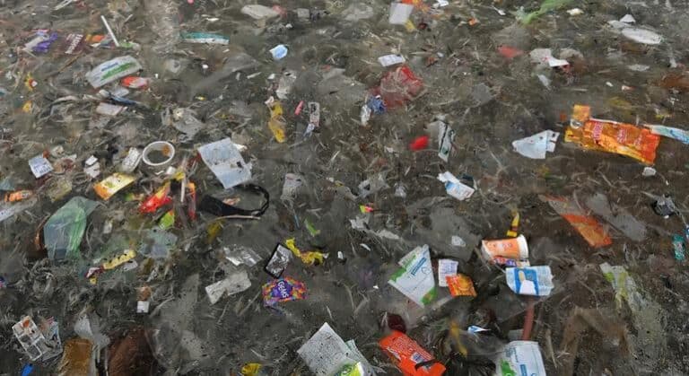 El comercio debe ser parte de las estrategias para acabar con la contaminación por plásticos