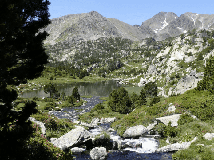 Las salidas guiadas al Bac de Llívia, una propuesta veraniega para descubrir el corazón de la Cerdanya
