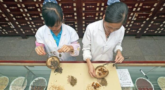 La inteligencia artificial y la medicina tradicional: un encuentro entre tecnología y sabiduría ancestral