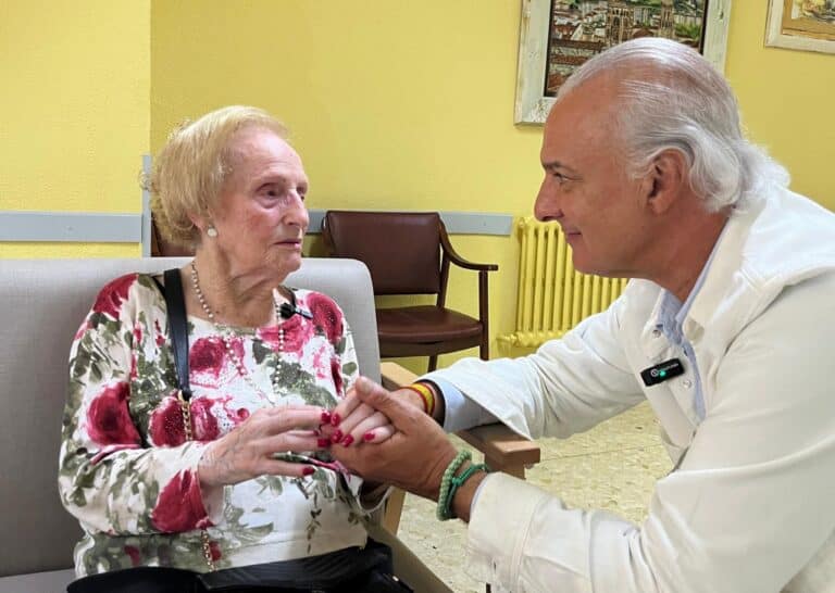 Dr.Manuel de la Peña: "La vida es un tango y hay que bailarlo como venga" como Esperanza Cortiñas de 108 años
