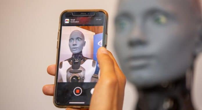 Los derechos humanos deben ser la base de la era digital, señala Türk