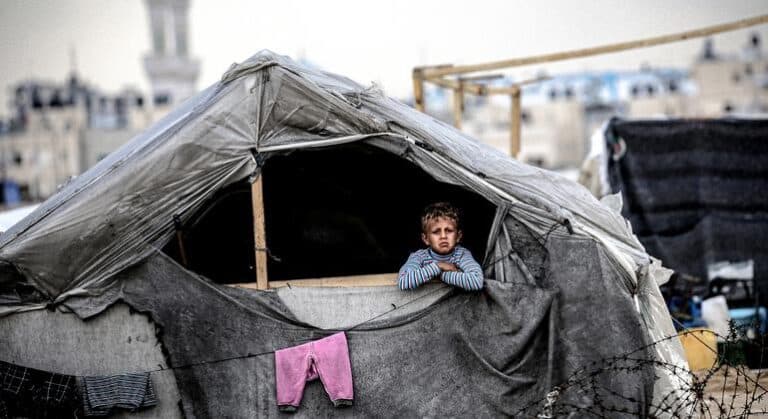 Gaza: Las madres piden a sus hijos que no jueguen para ahorrar energía ante la falta de alimentos