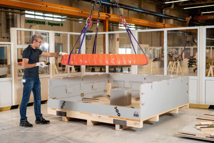 Seguimiento asistido por GPS en la logística de grandes rodamientos: Schaeffler amplía su sistema 'Smart Box'