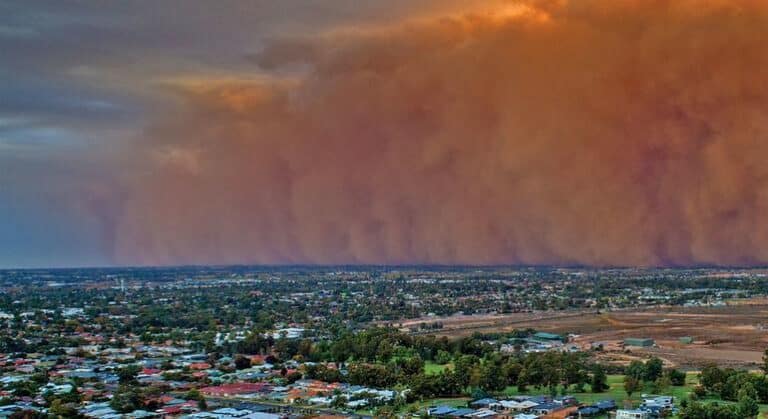 Pasadas por alto e infravaloradas, las tormentas de arena y polvo causan estragos a través de las fronteras