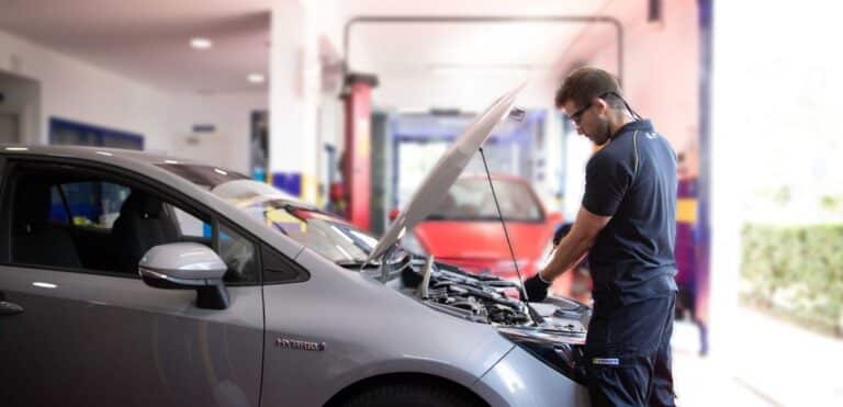 Los 7 indicadores luminosos de averías en un coche cuyo significado debe conocer todo conductor