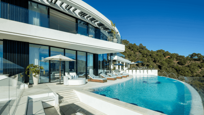David Vega: 5 innovaciones únicas que están transformando la venta de villas de lujo en Marbella