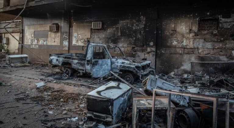 En primera persona: De trabajador humanitario a refugiado y de regreso a un Sudán en guerra