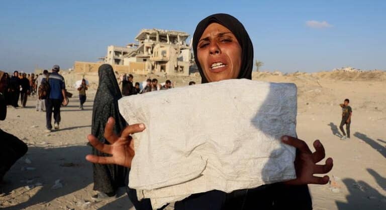 Entre el fuego y el hambre, las mujeres de Gaza se enfrentan a la muerte en busca de alimentos