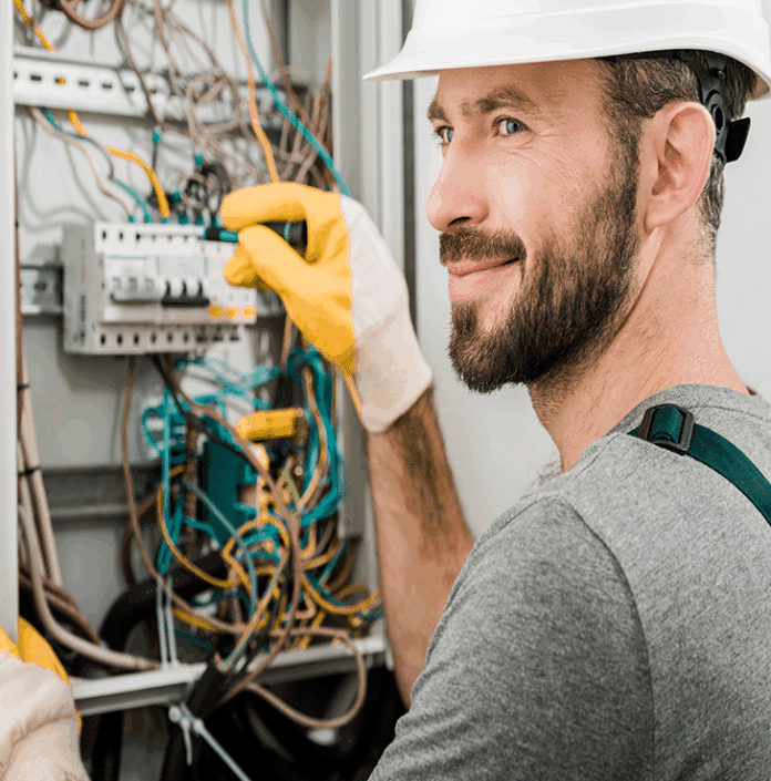 Formación Universitaria prepara el Título Oficial de Técnico en Instalaciones Eléctricas y Automáticas