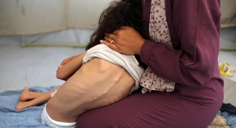 El hambre y una ola de calor azotan Gaza, mientras siguen los obstáculos de Israel a la ayuda humanitaria